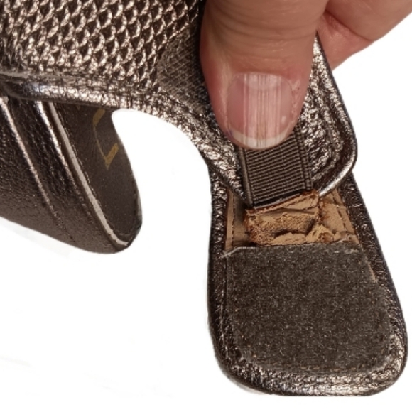 Nicole Larkin Sandal Shoe 4" Block Heel Wm 7.5 Pweter Peep Toe Velcro Back Strap - Picture 7 of 7